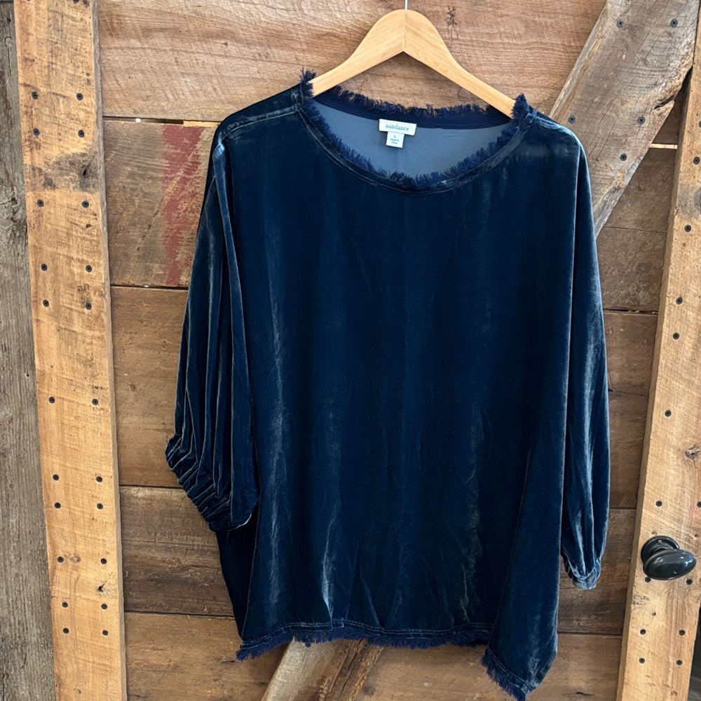 Sundance Velvet Pullover Top in Navy